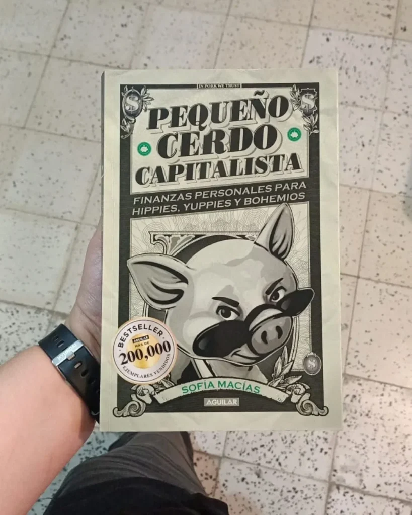 Portada del libro Pequeño Cerdo Capitalista, de Sofía Macías.